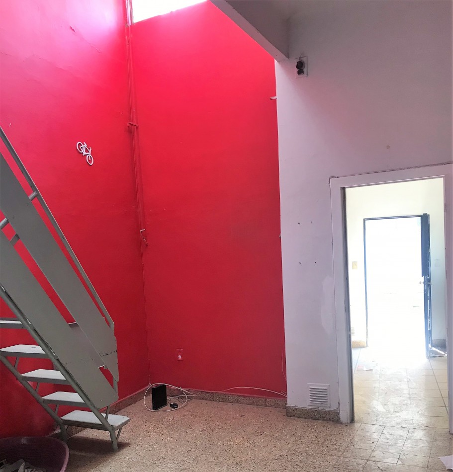  Venta casa Versalles a refaccionar 3 amb  c/cochera y terraza 