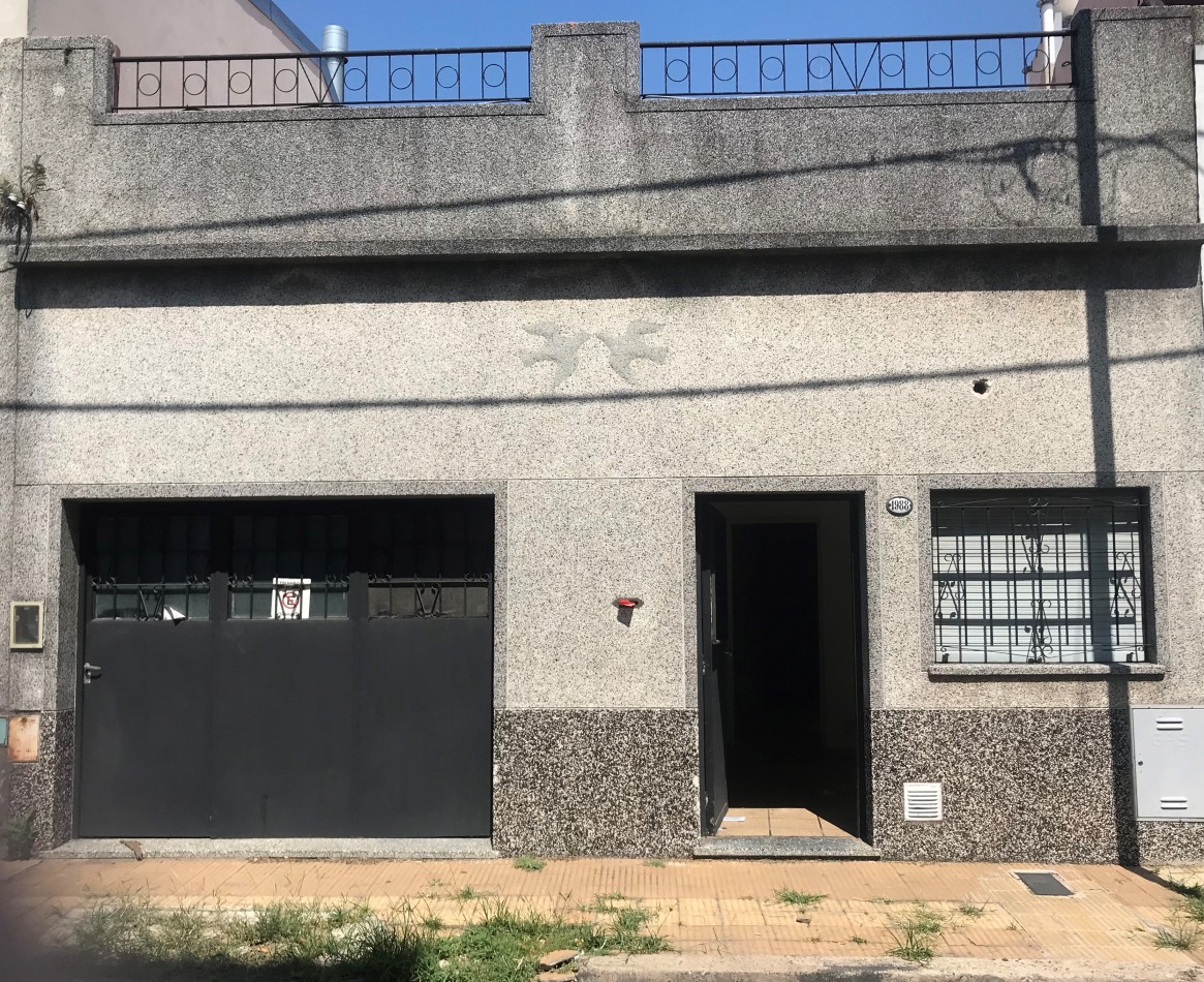  Venta casa Versalles a refaccionar 3 amb  c/cochera y terraza 