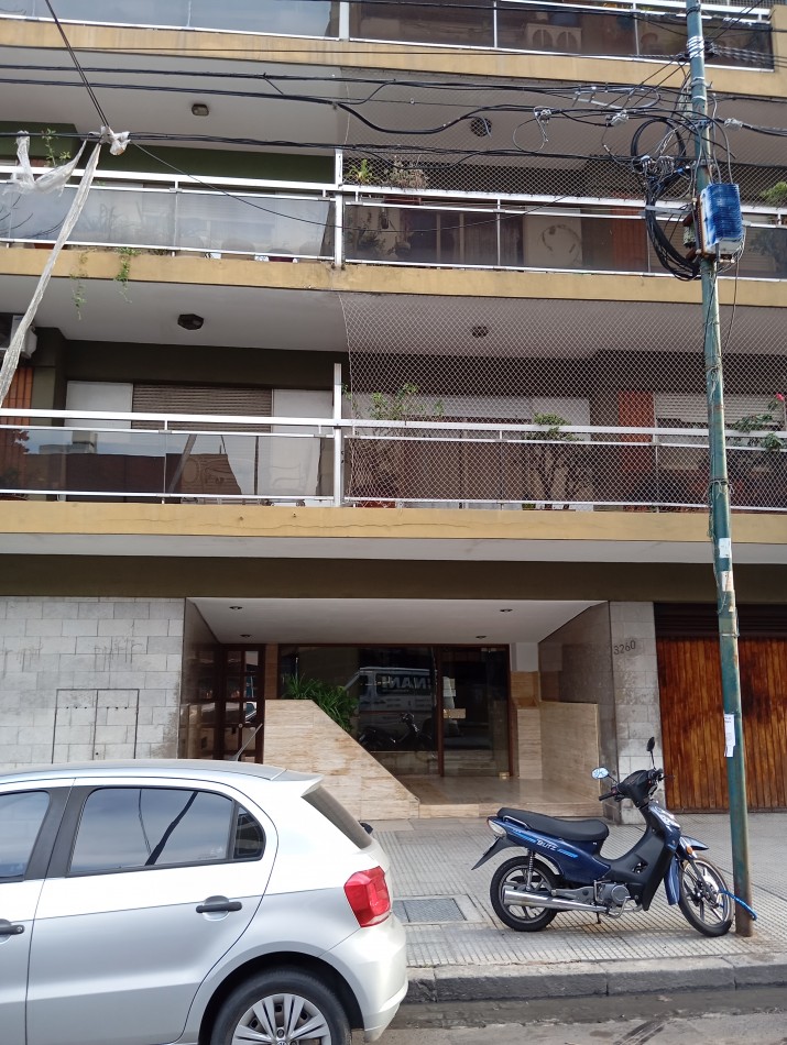 4 ambientes con dependecia  cochera y patio, para refaccionar, Venta Villa Devoto