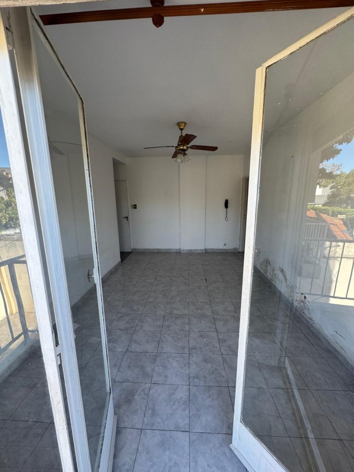 Monoambiente c/frente c/ balcon  Villa del parque Apto Profesional