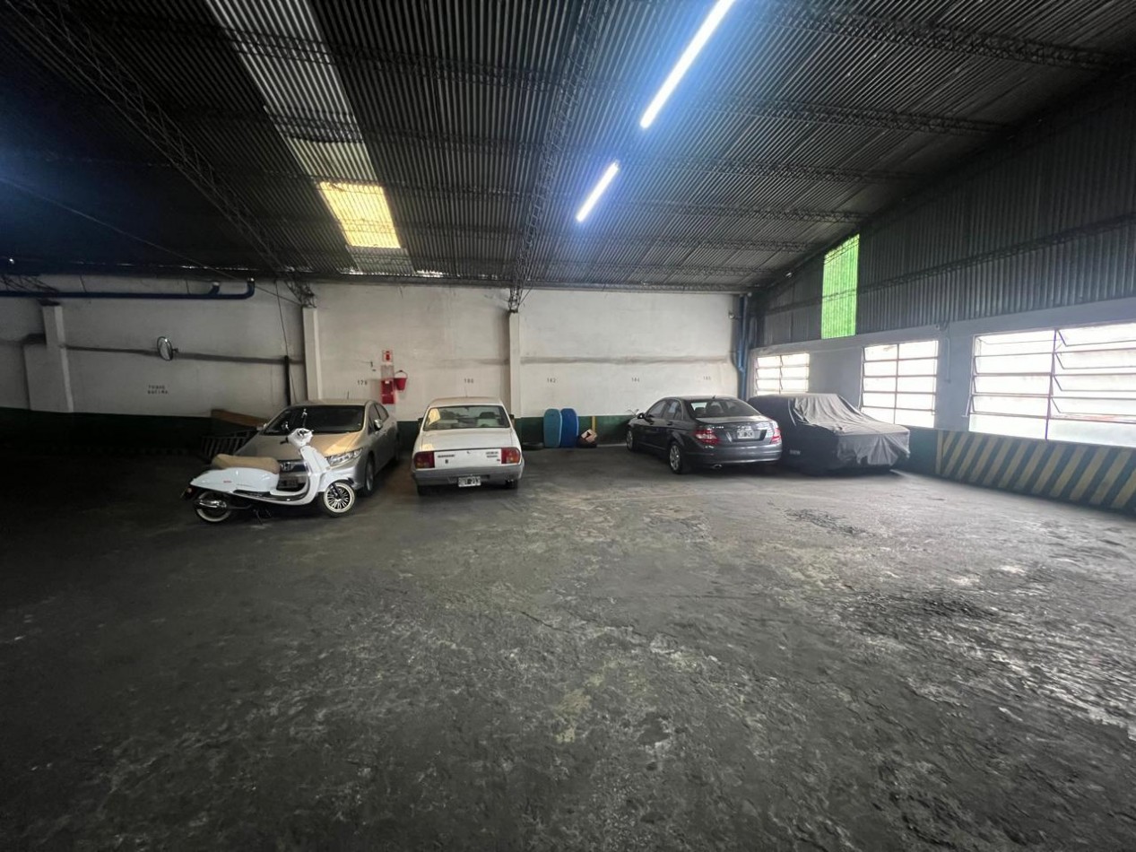 Venta de cochera cubierta en Belgrano